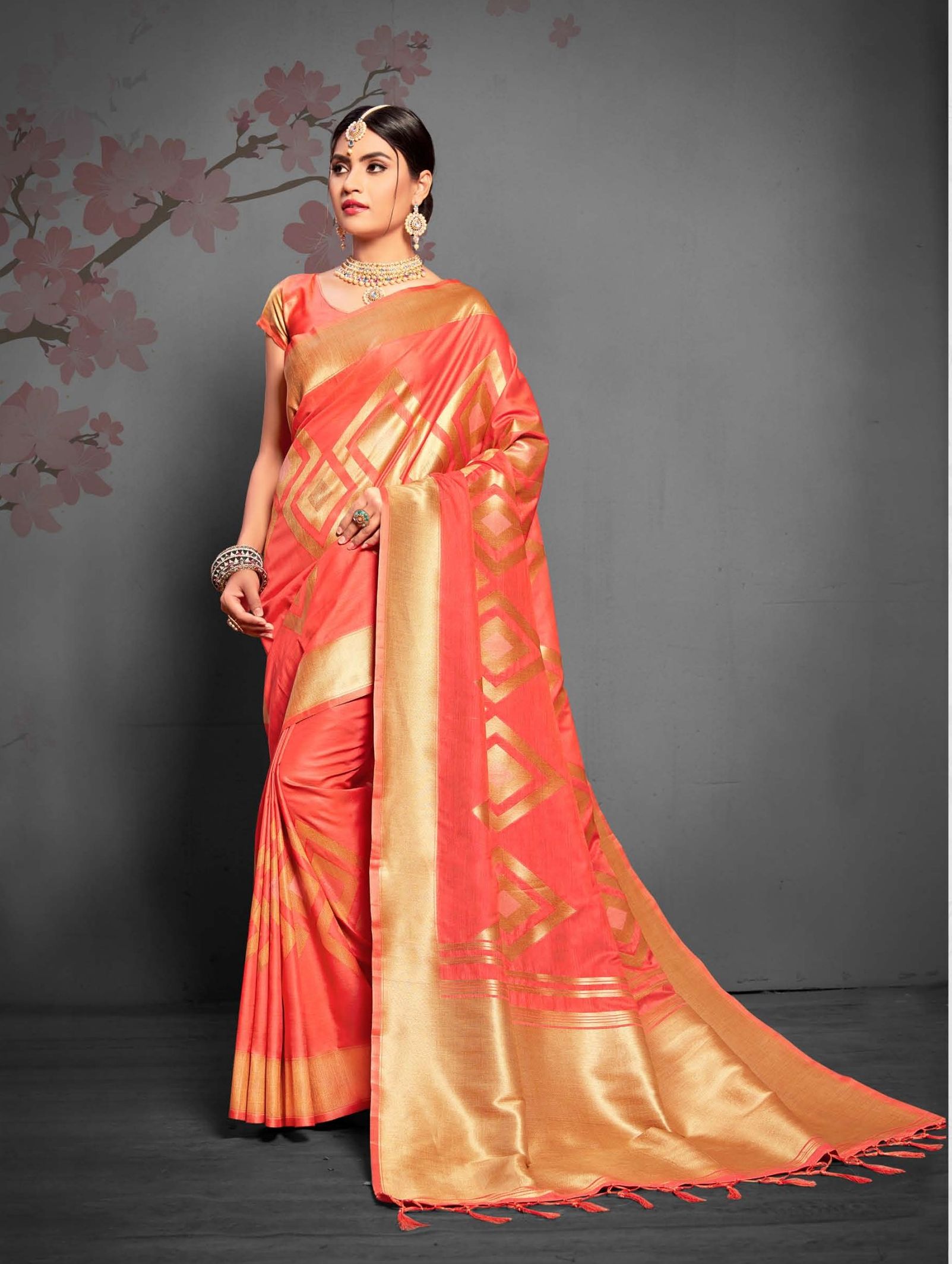 Most Beauty — Peach & Gold Motif saree (№ 5002)